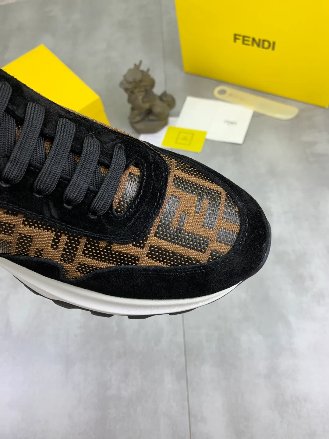 ​Men's shoes 💰P440 💰【New】Little monster 🆘 New FENDI 🕶️🕶️Simple routing effect, showing an elegant and cool driving shoe 🎬Using imported calfskin + first-layer pigskin lining🐂Excellent material🎬Detailed workmanship 🤗Comfortable foot feel➰➰. ​Pair it with any outfit to show your taste and temperament, low-key luxury ♻️Design ​simple and elegant ​noble and fashionable 🍃​Very loved and favored by trendy men 💓❤️Size: 38-44 (45 customized) 3️⃣ colors available